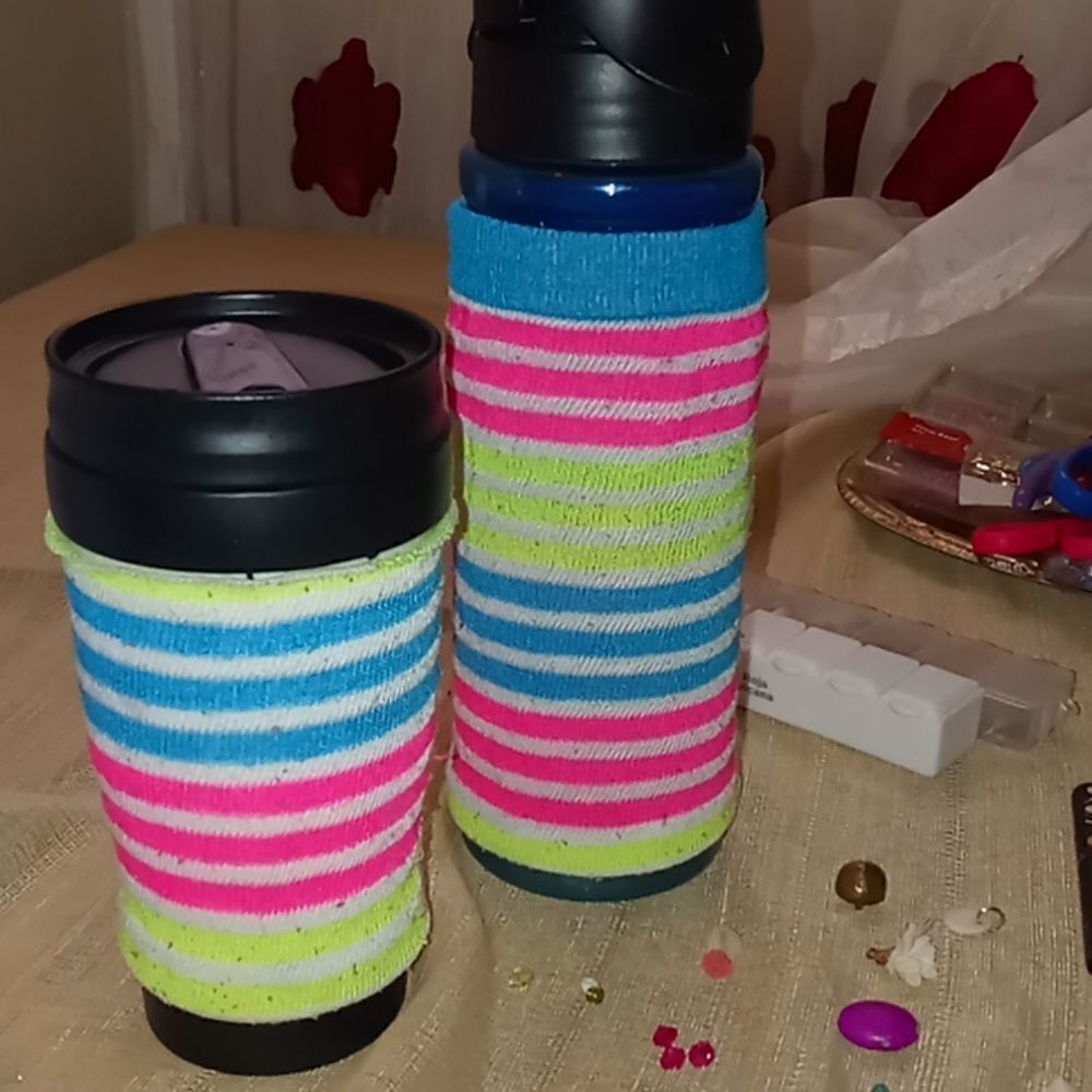 2 randomized Free Handmade Mug warmers - Picture 5 of 6